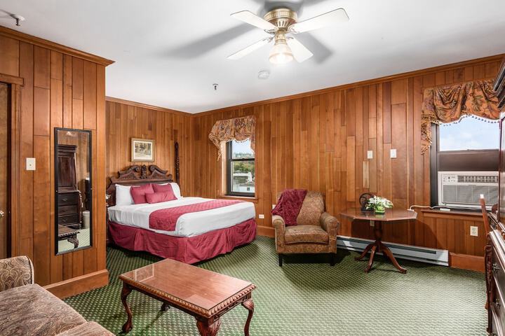 1 Queen Bed (1 of 11)