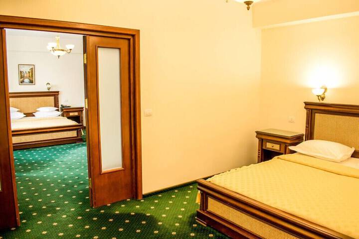 Room 11 of 28