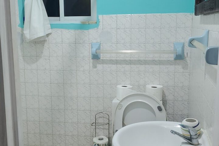 Room 5 of 8