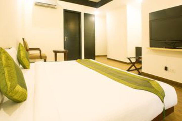 Room 3 of 20