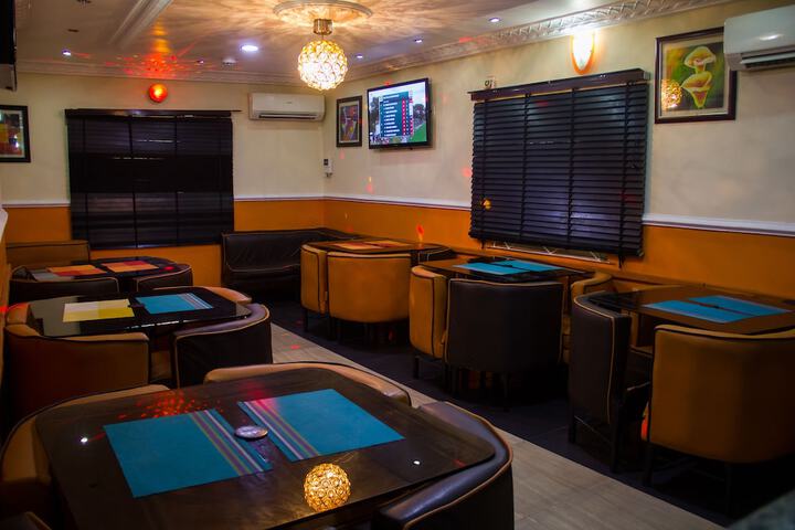 Lounge 41 of 58