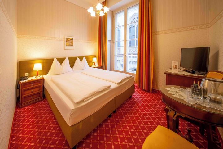 Room 21 of 48