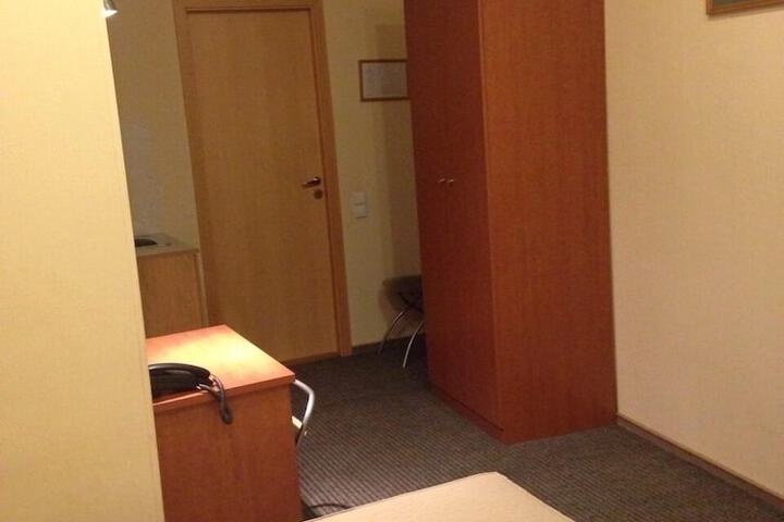 Room 8 of 31