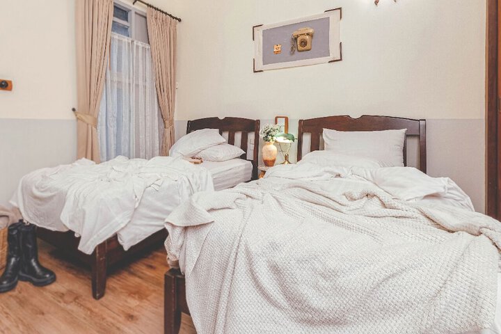 Room 10 of 93