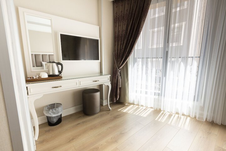 Room 14 of 26