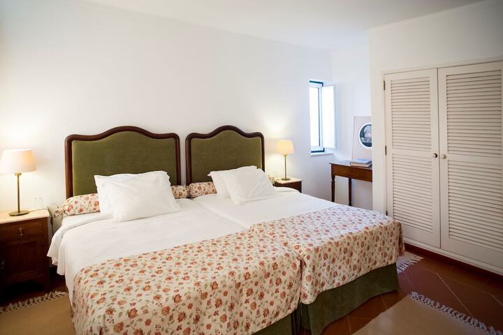 Room 7 of 27