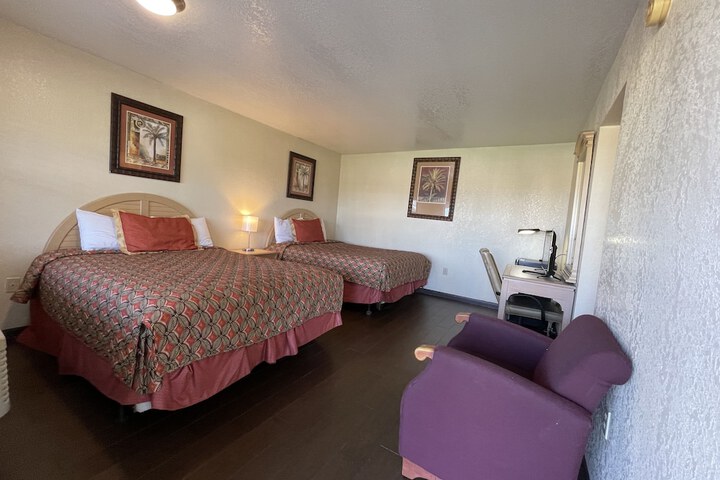Standard Room, King or Two Doubles (3 of 4)