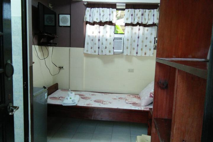 Room 5 of 126