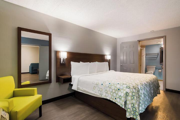 Suite 2 Queen Beds (10 of 21)