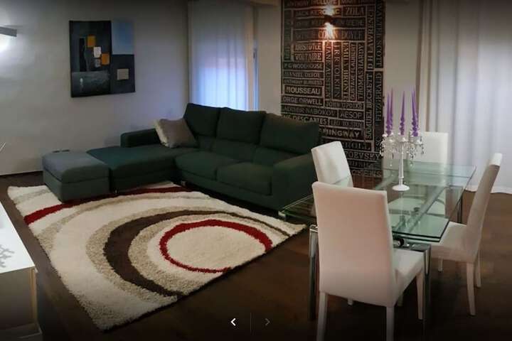 Room 17 of 33