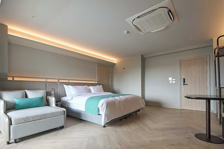 Room 27 of 209