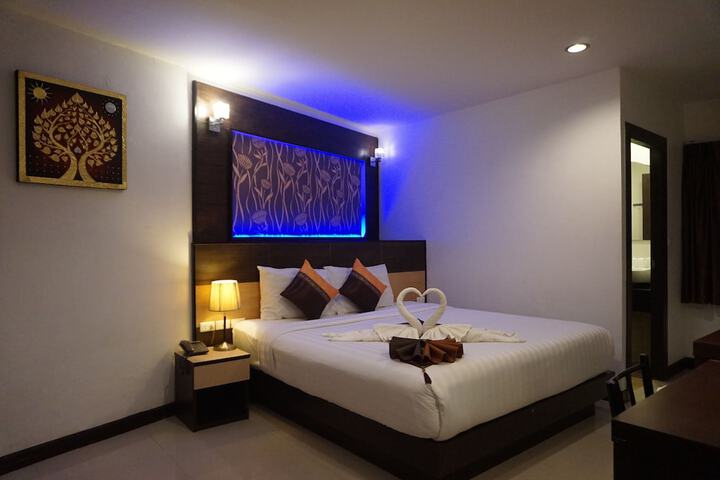 Room 14 of 82