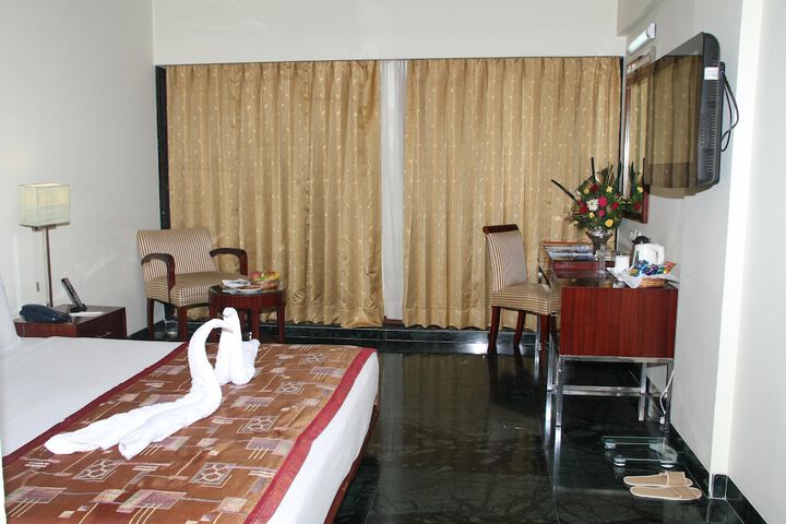 Room 4 of 43