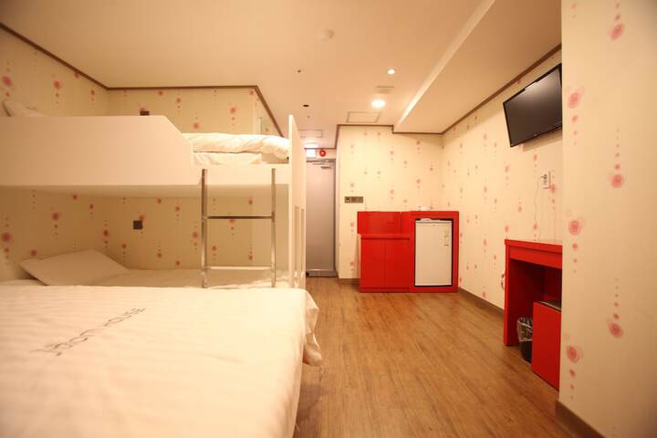 Room 14 of 46