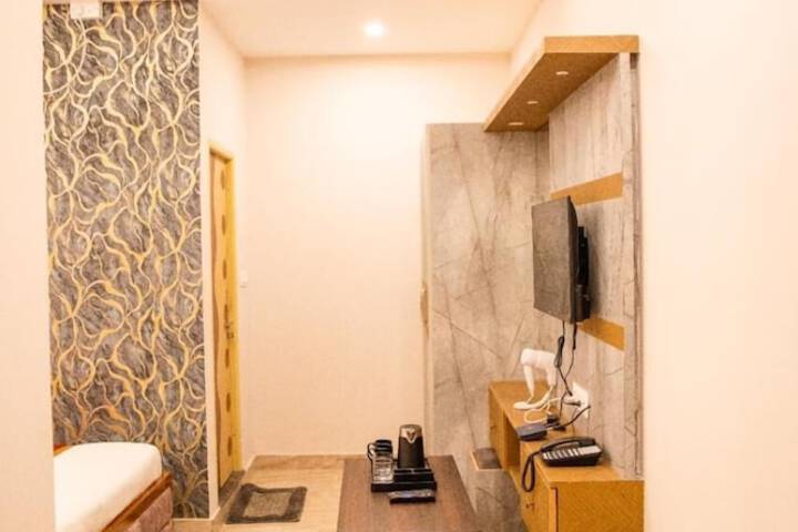 Room 7 of 16