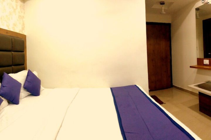 Room 9 of 28