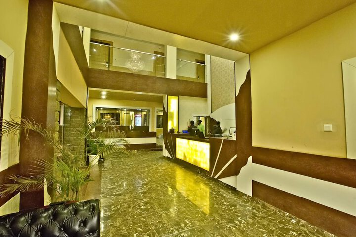 Ballroom/Hall 51 of 75
