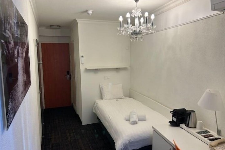 Room 39 of 60