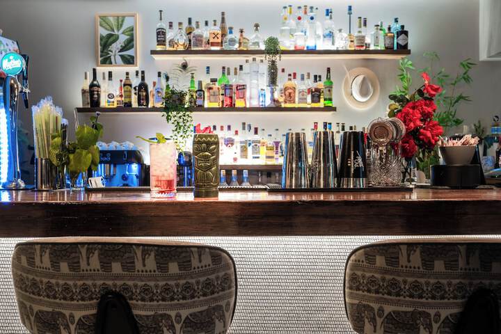 Lounge 102 of 138