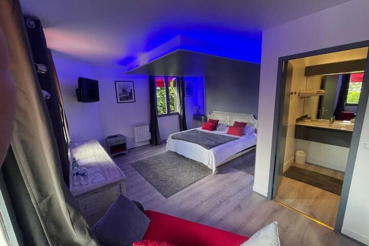 Room 8 of 18