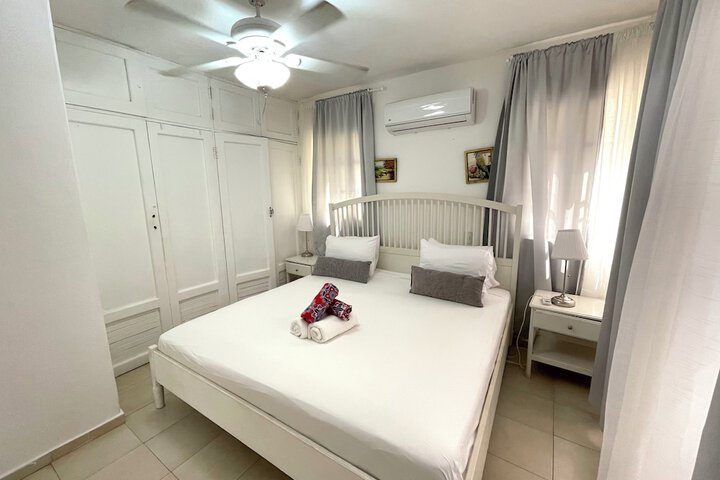 Room 27 of 267