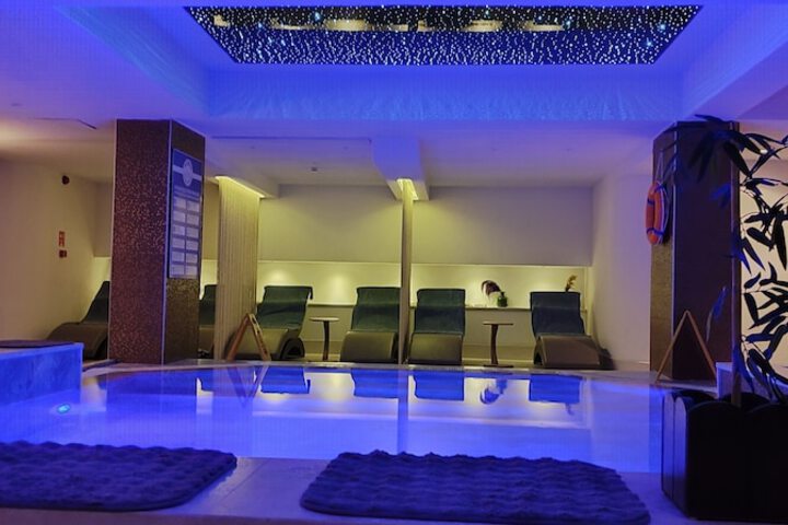 Pool Hotel