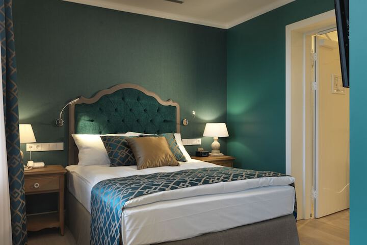 Room 16 of 62