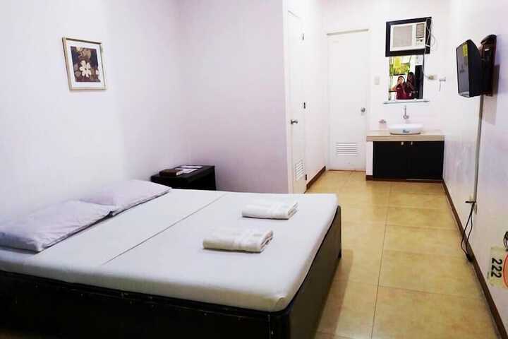 Room 16 of 28