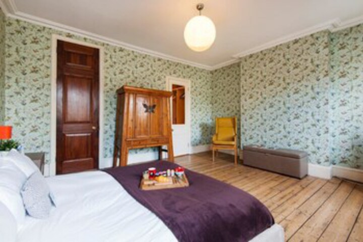 Room 4 of 23