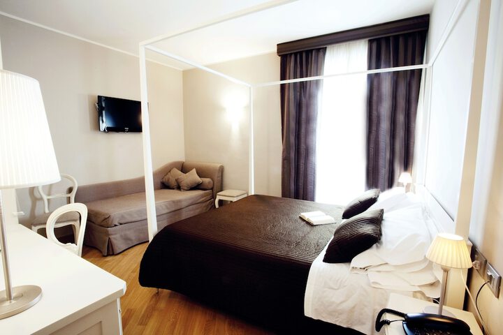 Room 26 of 111