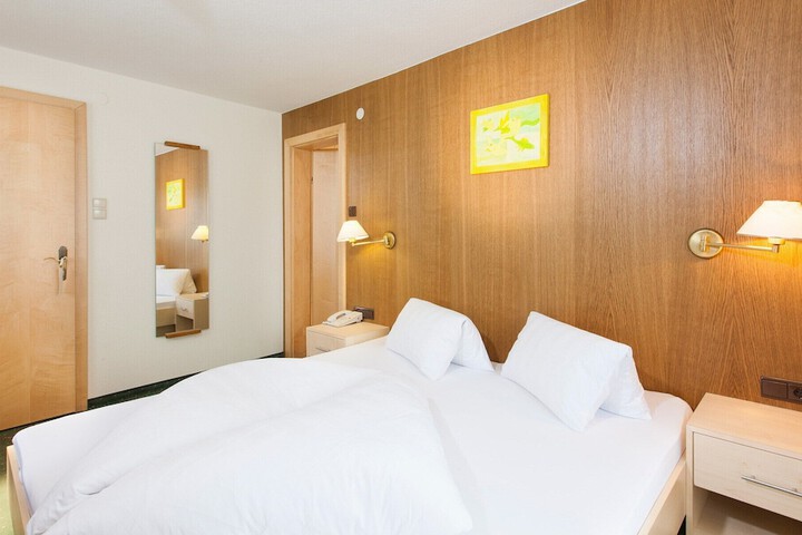Room 2 of 47