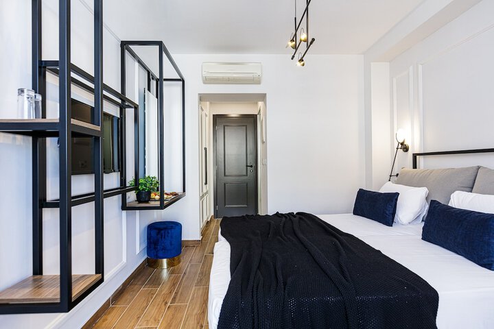 Room 4 of 96