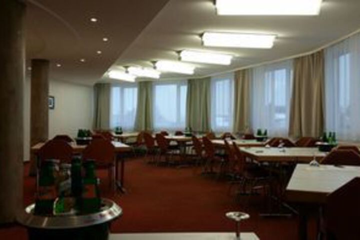 Dining 2 of 6