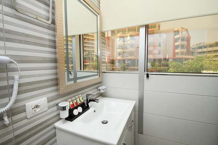Room 34 of 51