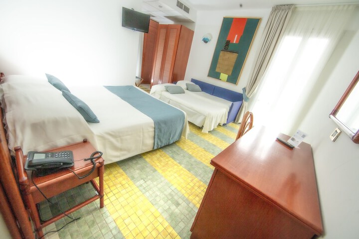 Room 12 of 40
