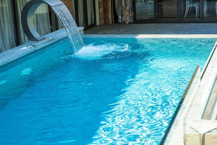 Pool 90 of 126