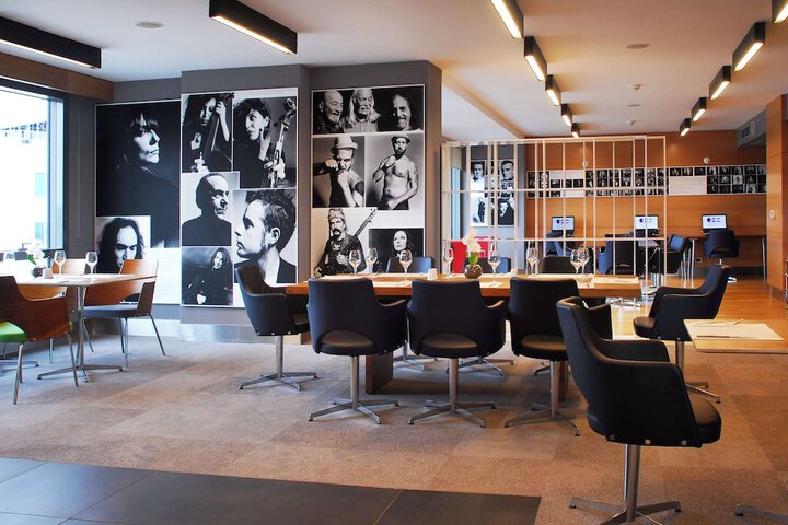 Guest Lobby