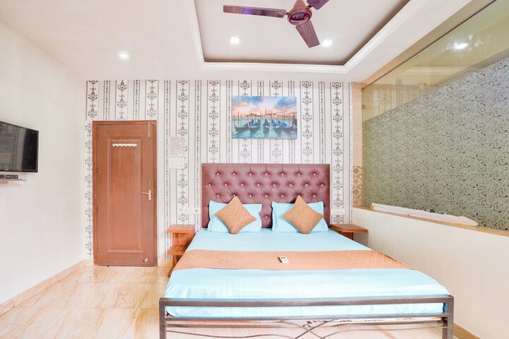 Room 5 of 28