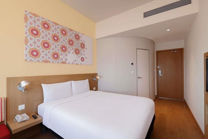 Room 26 of 74
