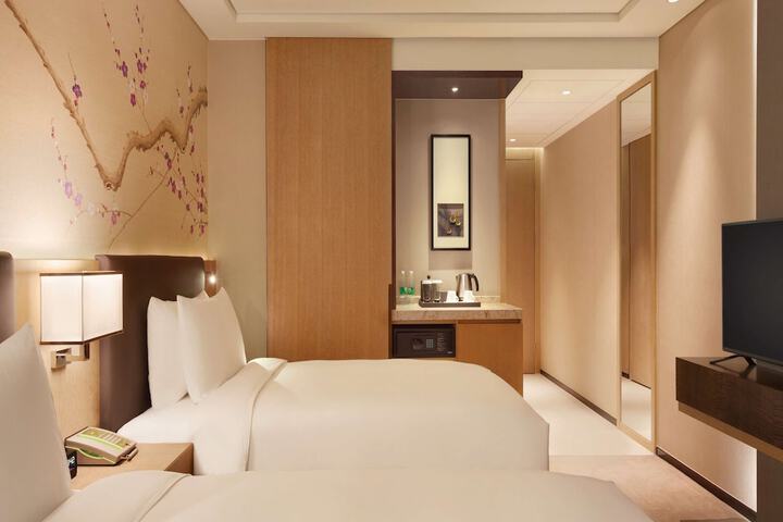 Room 13 of 44