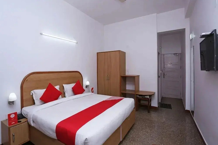 Room 6 of 18