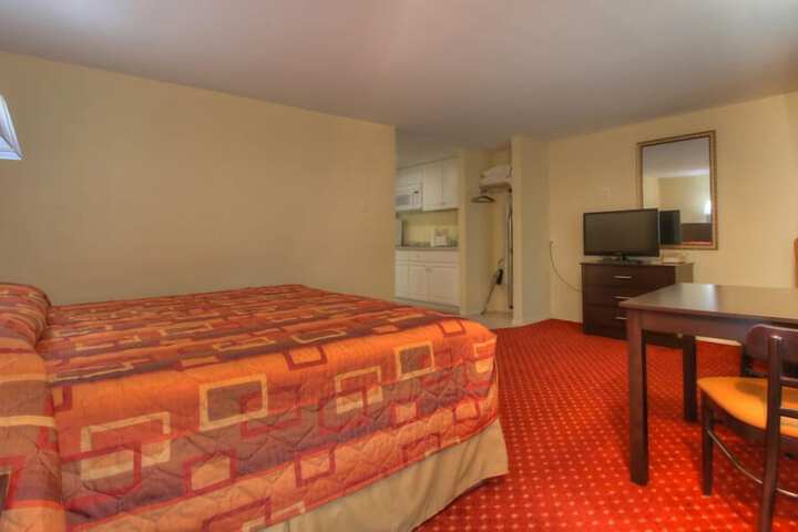 1 King Bed (10 of 25)