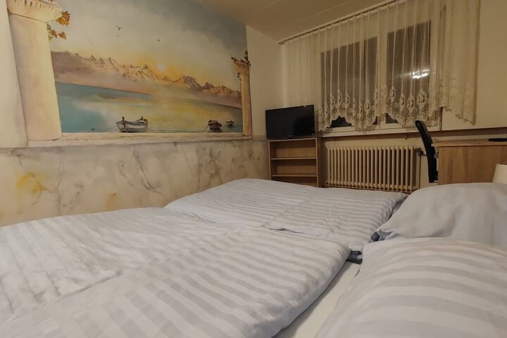 Room 12 of 12