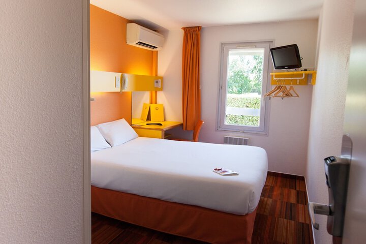 Room 5 of 49