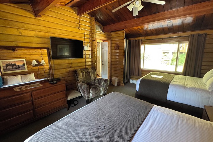Room 9 of 18