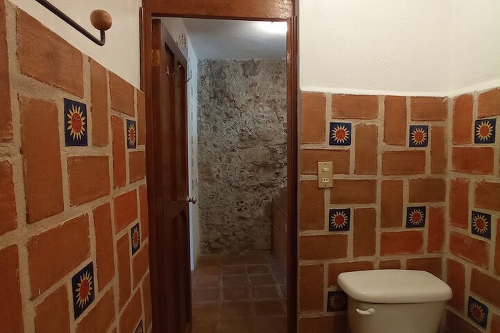 Room 8 of 19