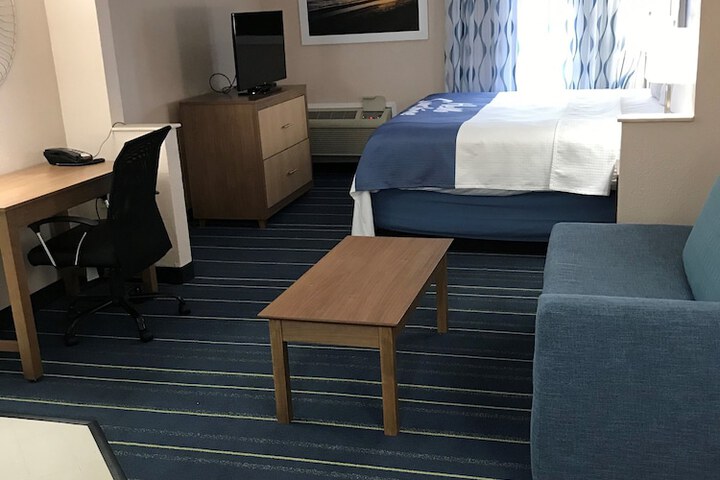 1 King Bed Mobility Accessible (19 of 20)