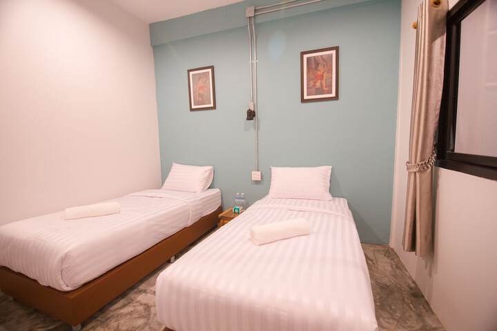 Room 3 of 53