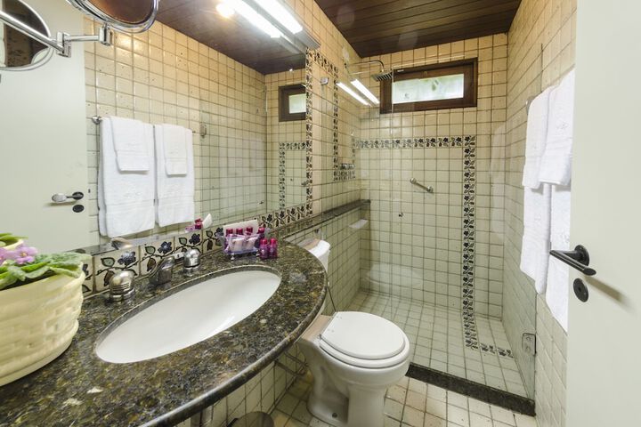 Room 8 of 18