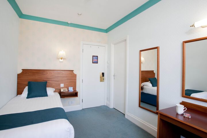Room 10 of 76